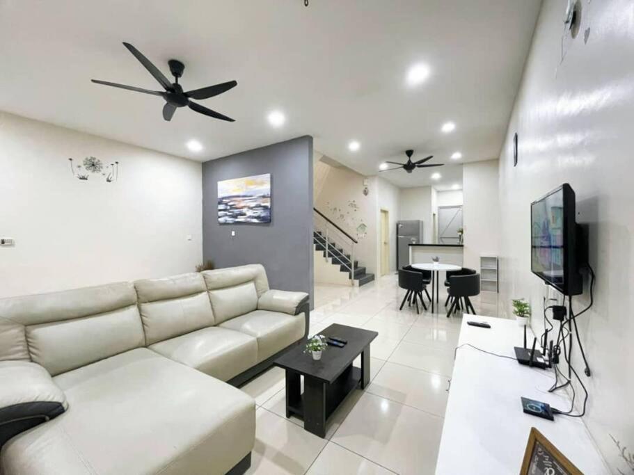 Cozyhouse 4Room 3Bath Room 10Pax'''Simpangampattasek Simpang Ampat  Exterior foto